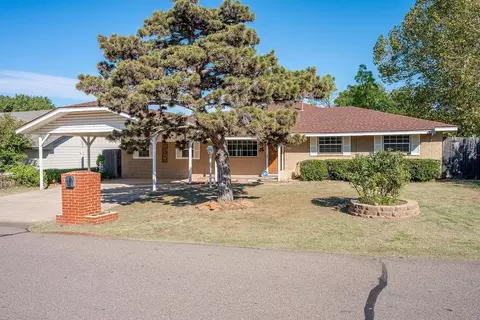 5817 SE 9th St, Midwest City, OK 73110