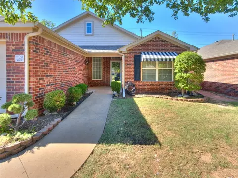 2455 Manchester Dr #29, The Village, OK 73120