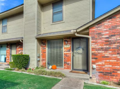 1121 Sequoyah St #B, Edmond, OK 73003