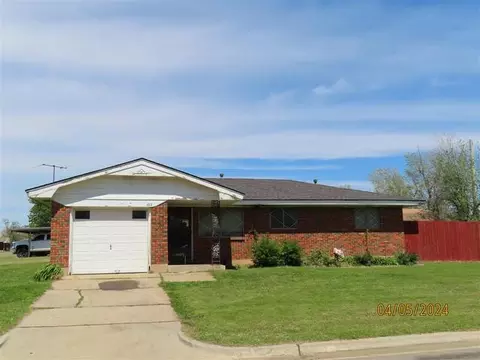 102 Baer Lf, Moore, OK 73160