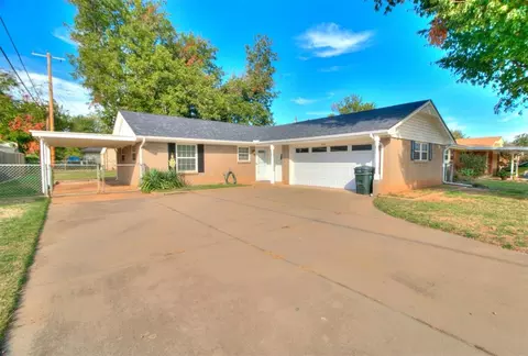 2209 Candy Ln, Del City, OK 73115