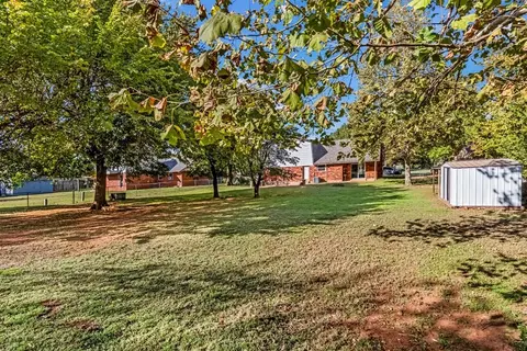 Exterior - 324 E Carson Ln, Mustang, OK 73064 photo 10 of 12