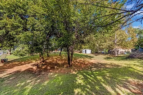 Exterior - 324 E Carson Ln, Mustang, OK 73064 photo 8 of 12