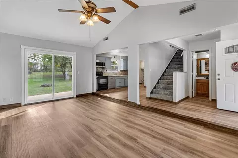 Living - 324 E Carson Ln, Mustang, OK 73064 photo 6 of 7