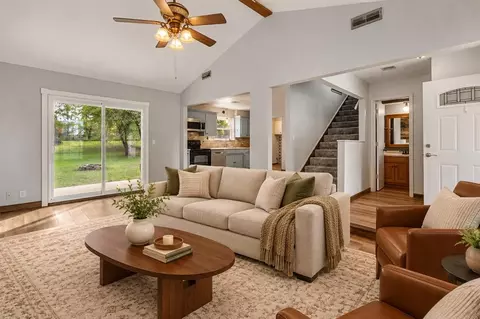 Living - 324 E Carson Ln, Mustang, OK 73064 photo 5 of 7