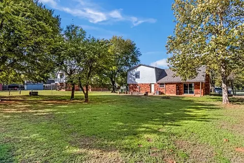 Exterior - 324 E Carson Ln, Mustang, OK 73064 photo 11 of 12