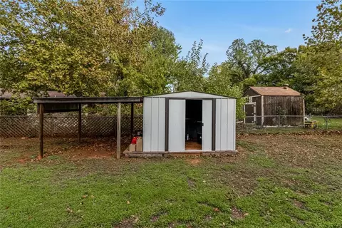 Exterior - 324 E Carson Ln, Mustang, OK 73064 photo 6 of 12