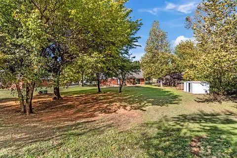 Exterior - 324 E Carson Ln, Mustang, OK 73064 photo 9 of 12