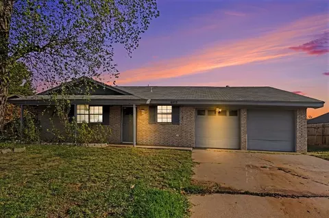 6905 Greenway Dr, Oklahoma City, OK 73132
