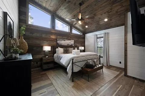 Bedroom - 742 Scrub Oak Trl, Broken Bow, OK 74728 photo 2 of 4