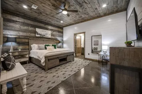 Bedroom - 742 Scrub Oak Trl, Broken Bow, OK 74728 photo 1 of 4