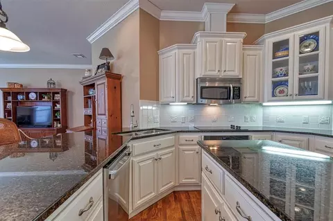 Kitchen - 1016 Hearthstone, Norman, OK 73072 photo 4 of 7