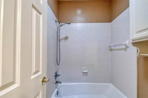 Bath - 1016 Hearthstone, Norman, OK 73072 photo 8 of 8