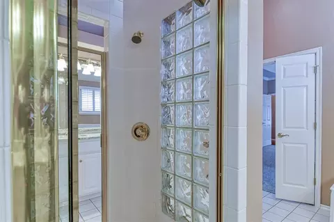Bath - 1016 Hearthstone, Norman, OK 73072 photo 4 of 8