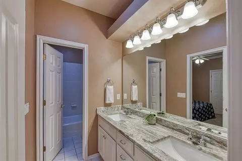 Bath - 1016 Hearthstone, Norman, OK 73072 photo 7 of 8