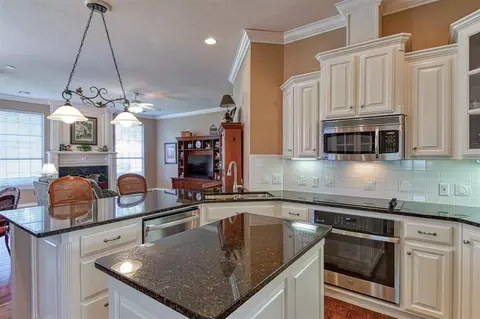Kitchen - 1016 Hearthstone, Norman, OK 73072 photo 3 of 7