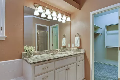 Bath - 1016 Hearthstone, Norman, OK 73072 photo 3 of 8