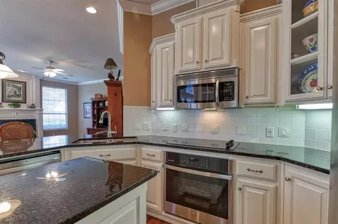 Kitchen - 1016 Hearthstone, Norman, OK 73072 photo 6 of 7