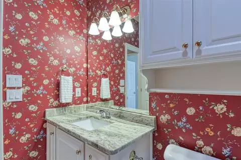 Bath - 1016 Hearthstone, Norman, OK 73072 photo 5 of 8