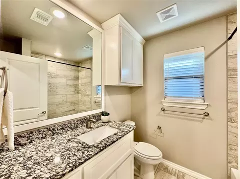 Bath - 1604 NE 33rd Ter, Moore, OK 73160 photo 6 of 7