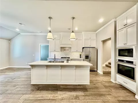 Kitchen - 1604 NE 33rd Ter, Moore, OK 73160 photo 1 of 9