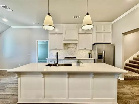 Kitchen - 1604 NE 33rd Ter, Moore, OK 73160 photo 2 of 9