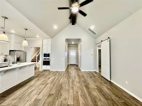 Entry Way - 1604 NE 33rd Ter, Moore, OK 73160 photo 2 of 4