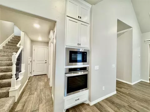 Entry Way - 1604 NE 33rd Ter, Moore, OK 73160 photo 3 of 4