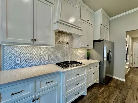 Kitchen - 1604 NE 33rd Ter, Moore, OK 73160 photo 6 of 9