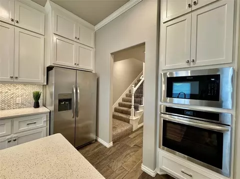 Kitchen - 1604 NE 33rd Ter, Moore, OK 73160 photo 9 of 9
