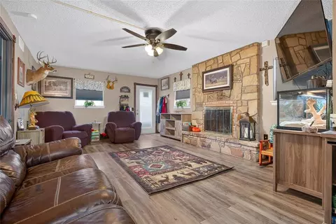 Living - 9525 E Franklin Rd, Norman, OK 73026 photo 2 of 2
