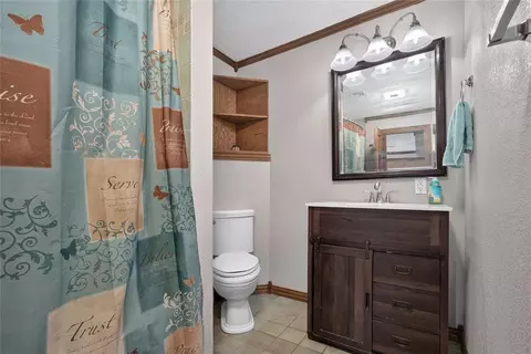 Bath - 9525 E Franklin Rd, Norman, OK 73026 photo 3 of 4