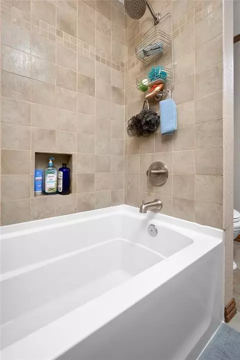 Bath - 9525 E Franklin Rd, Norman, OK 73026 photo 4 of 4