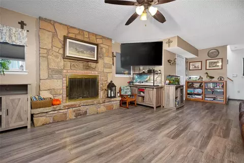 Living - 9525 E Franklin Rd, Norman, OK 73026 photo 1 of 2