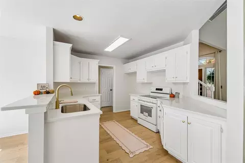 Kitchen - 5116 Ladbrook St, Norman, OK 73072 photo 1 of 6