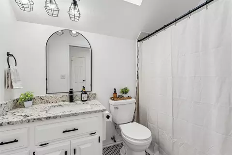 Bath - 5116 Ladbrook St, Norman, OK 73072 photo 3 of 4