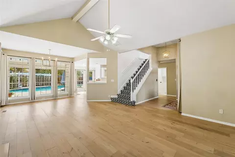 Living - 5116 Ladbrook St, Norman, OK 73072 photo 2 of 6