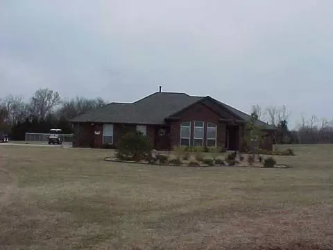 5117 Hughes Dr, Tuttle, OK 73089 photo 2