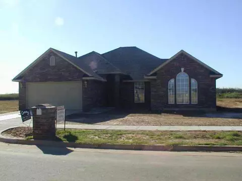 809 Regiment Way, Yukon, OK 73099 photo 1