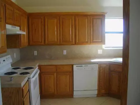 809 Regiment Way, Yukon, OK 73099 photo 2