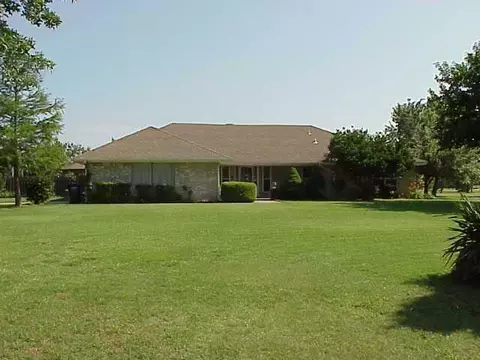 706 Pecan, Tuttle, OK 73089 photo 2
