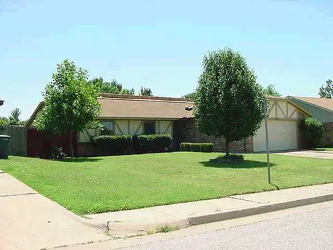 312 Clermont, Edmond, OK 73003 photo 1