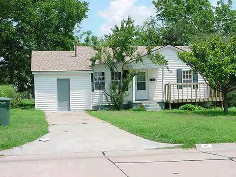 107 E 11th, Edmond, OK 73034 photo 1