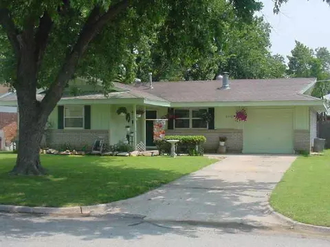 8340 NW 33rd St, Bethany, OK 73008 photo 2