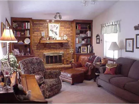 320 Cherryvale Rd, Edmond, OK 73003 photo 2