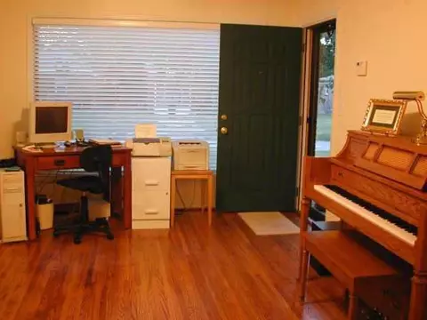 5211 N Willow Ave, Bethany, OK 73008 photo 2