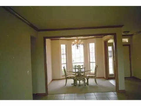2016 SW 31, Moore, OK 73170 photo 5