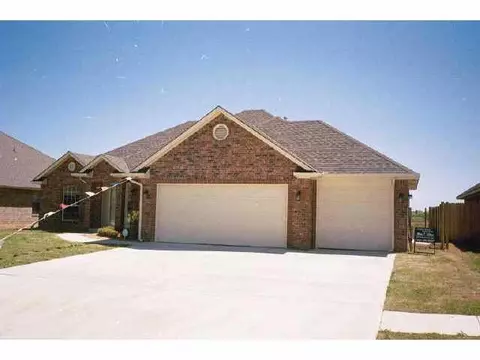 2016 SW 31, Moore, OK 73170 photo 2