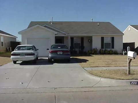 1501 Eagle Dr, Moore, OK 73160 photo 1