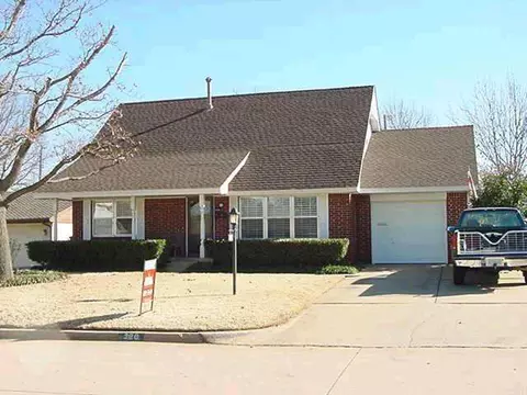 320 Memory Ln, Edmond, OK 73013 photo 1